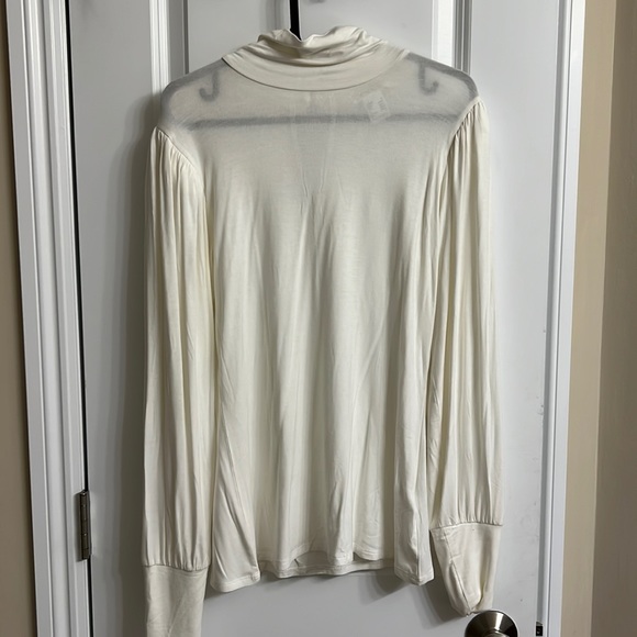 Venus off-white turtle neck top, size medium - Picture 1 of 7